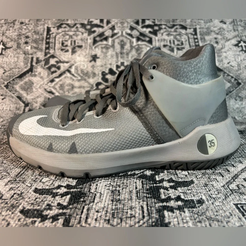 Nike‎ Boys KD Trey 5 IV Wolf Gray Lace Up Basketball Shoes Size 5.5Y
